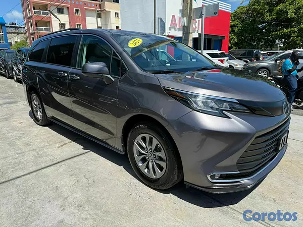jeepetas y camionetas - Toyota Sienna XLE 2021 5