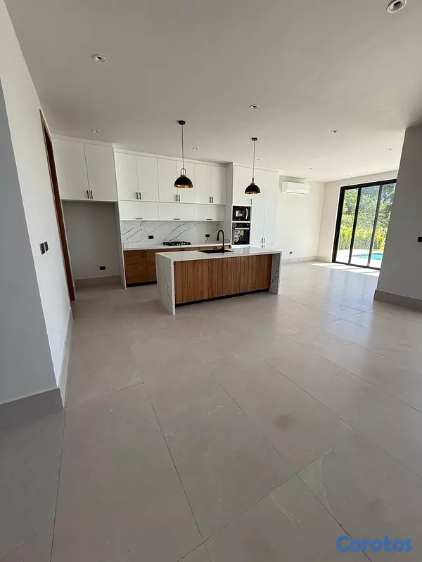 casas vacacionales y villas - venta de Villa en playa nueva Romana con piscina y 568mts República Dominicana  3