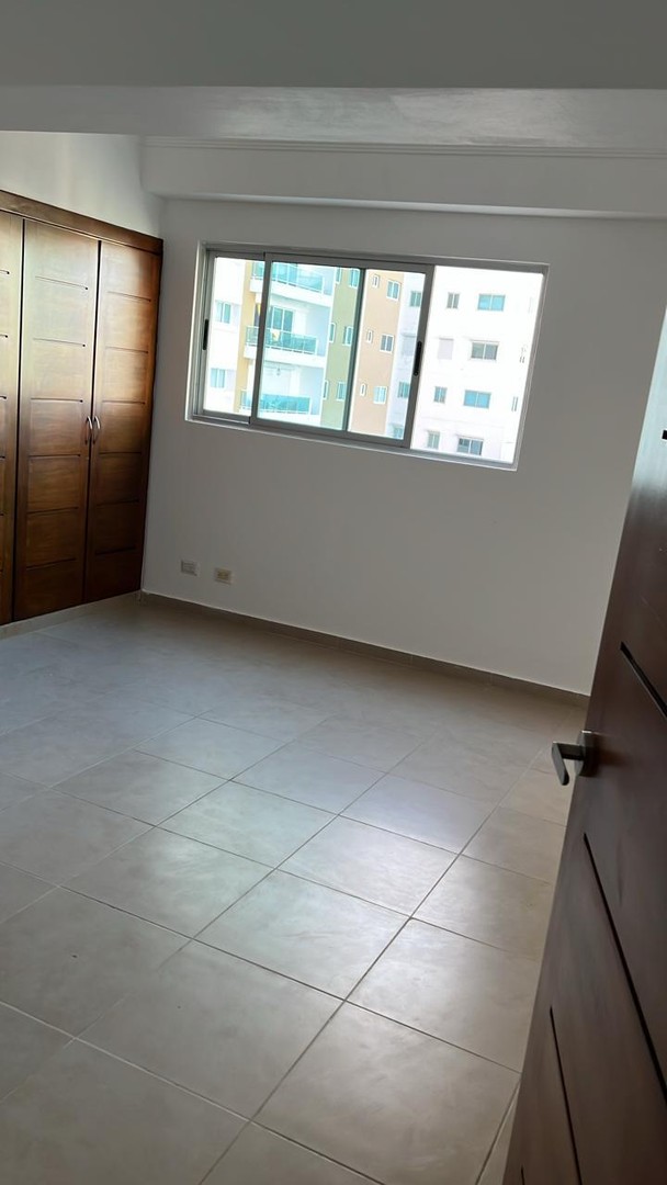 apartamentos - Vendo apto en Naco 
189.95 mts
Piso 5
3 Hab, principal w/c 
2 1/2 baños 
RD$13.5 6