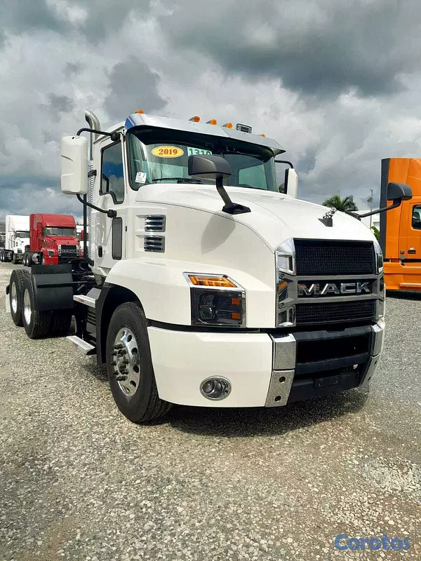 camiones y vehiculos pesados - Mack Anthem año 2019 1