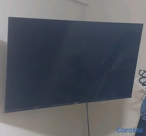 electrodomesticos - televisor hisense de 43 pulgadas con su base y control 4
