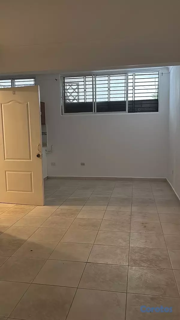apartamentos - vendo Quisqueya primer nivel ideal para inversión una habitación parqueo baño  7