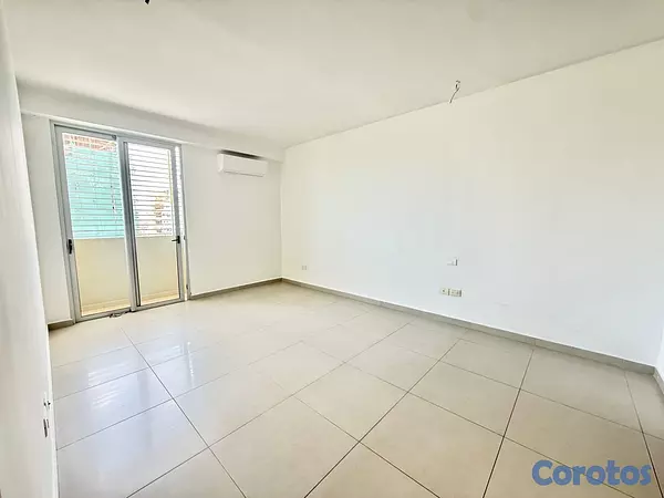 apartamentos - vendo Evaristo Morales tres habitaciones tres baños dos parqueos servicio  6