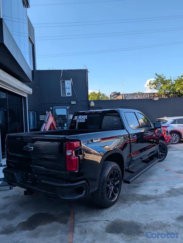 jeepetas y camionetas - CHEVROLET SILVERADO HIGH COUNTRY 2024  3