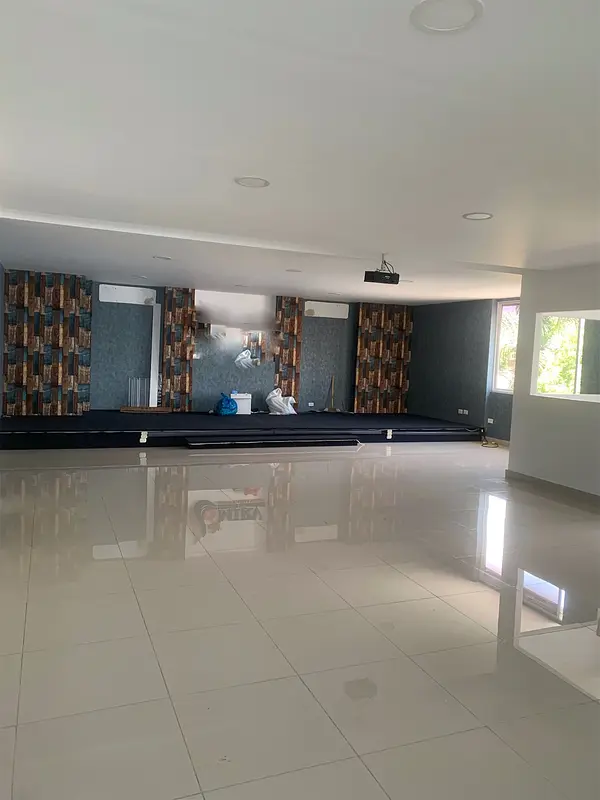 oficinas y locales comerciales - Local amplio y centrico en bella vista 2