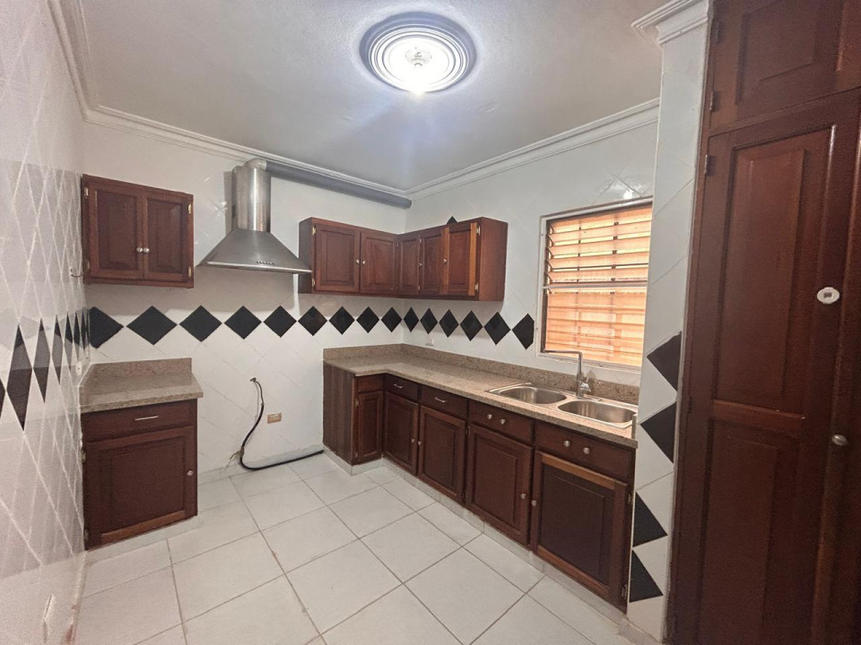 apartamentos - Apartamento en Alquiler en Evaristo Morales 3H, 2B, 2P, 1re Nivel 9