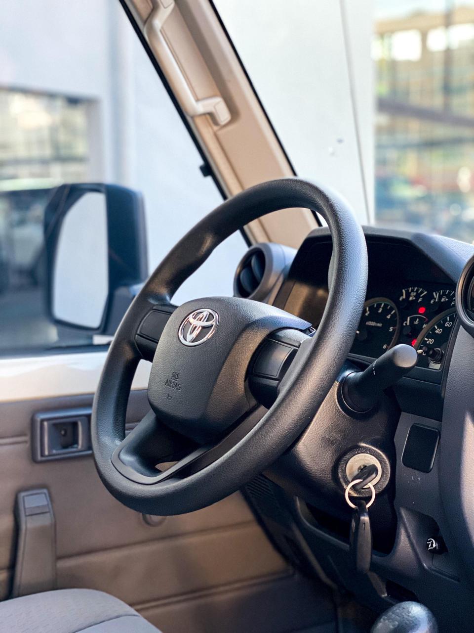 jeepetas y camionetas - Toyota Land Cruiser Serie 70 Pick up 2024  7