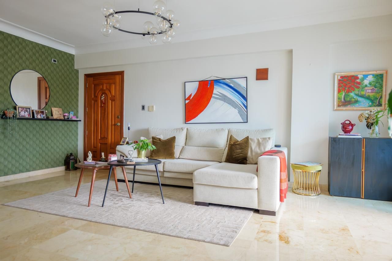 apartamentos - Vendo apartamento  en naco 8vo piso 
Precio USD$370,000.00 

Balcón amplio 
Sala 6