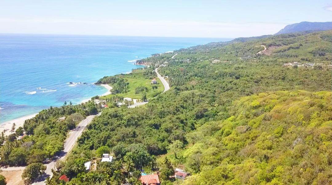 solares y terrenos - Terreno 180,000 mts en Barahona  0