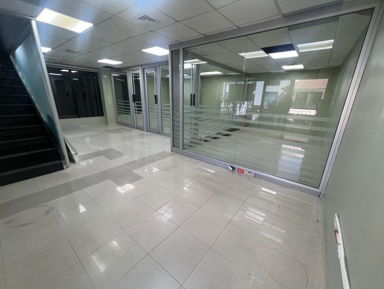 oficinas y locales comerciales - Local comercial en alquiler  1