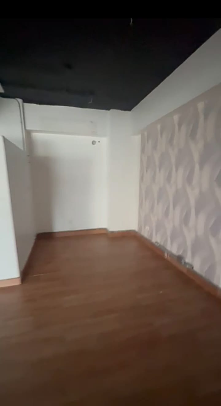 oficinas y locales comerciales - Alquilo local en Los Prados  4