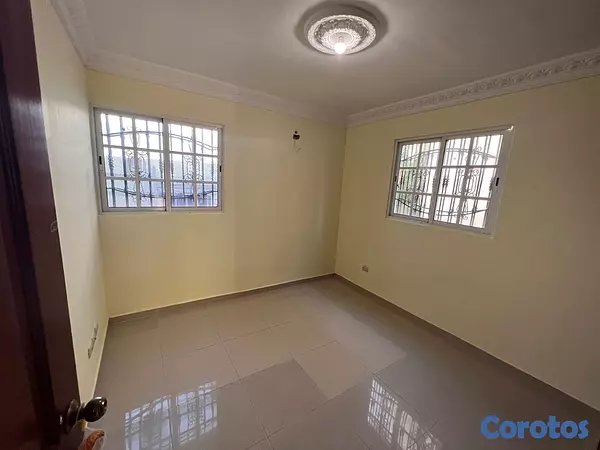 casas - venta de casa en vista hermosa cerca de la avenida mella Santo Domingo este  5