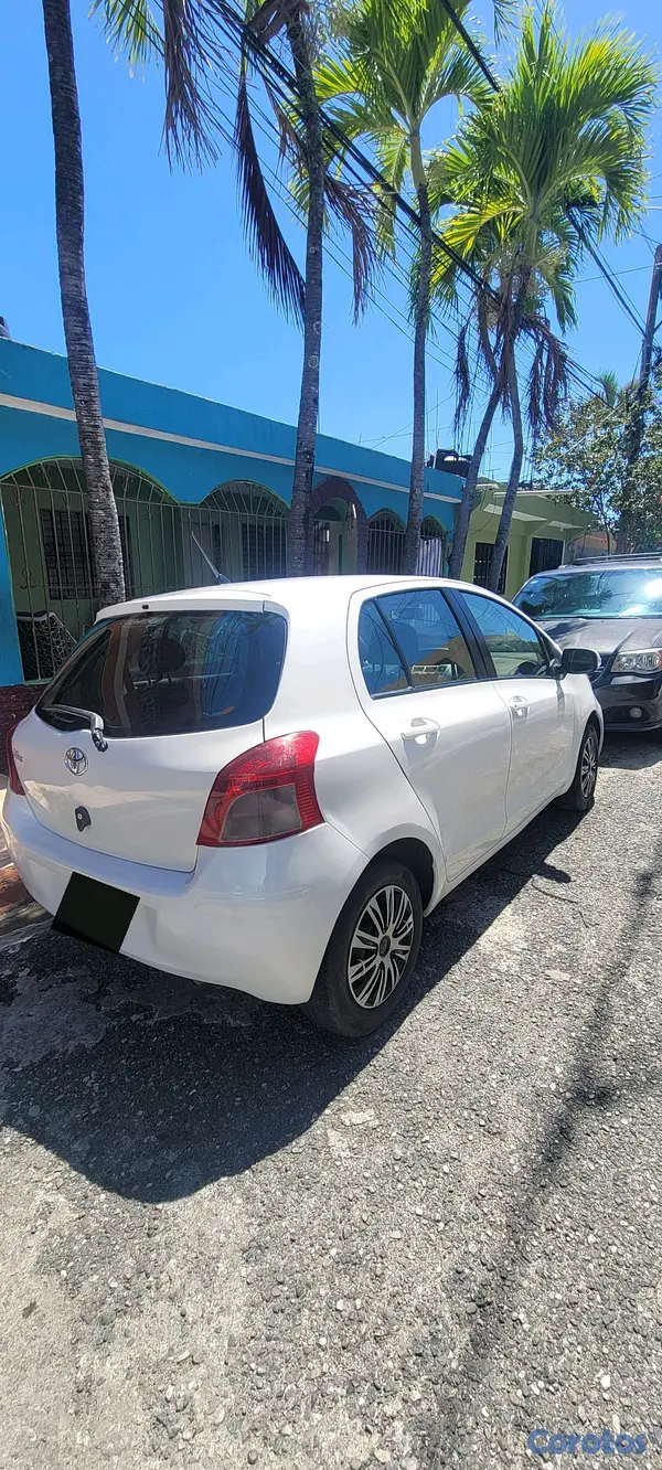 carros - Toyota Vitz 2010 4