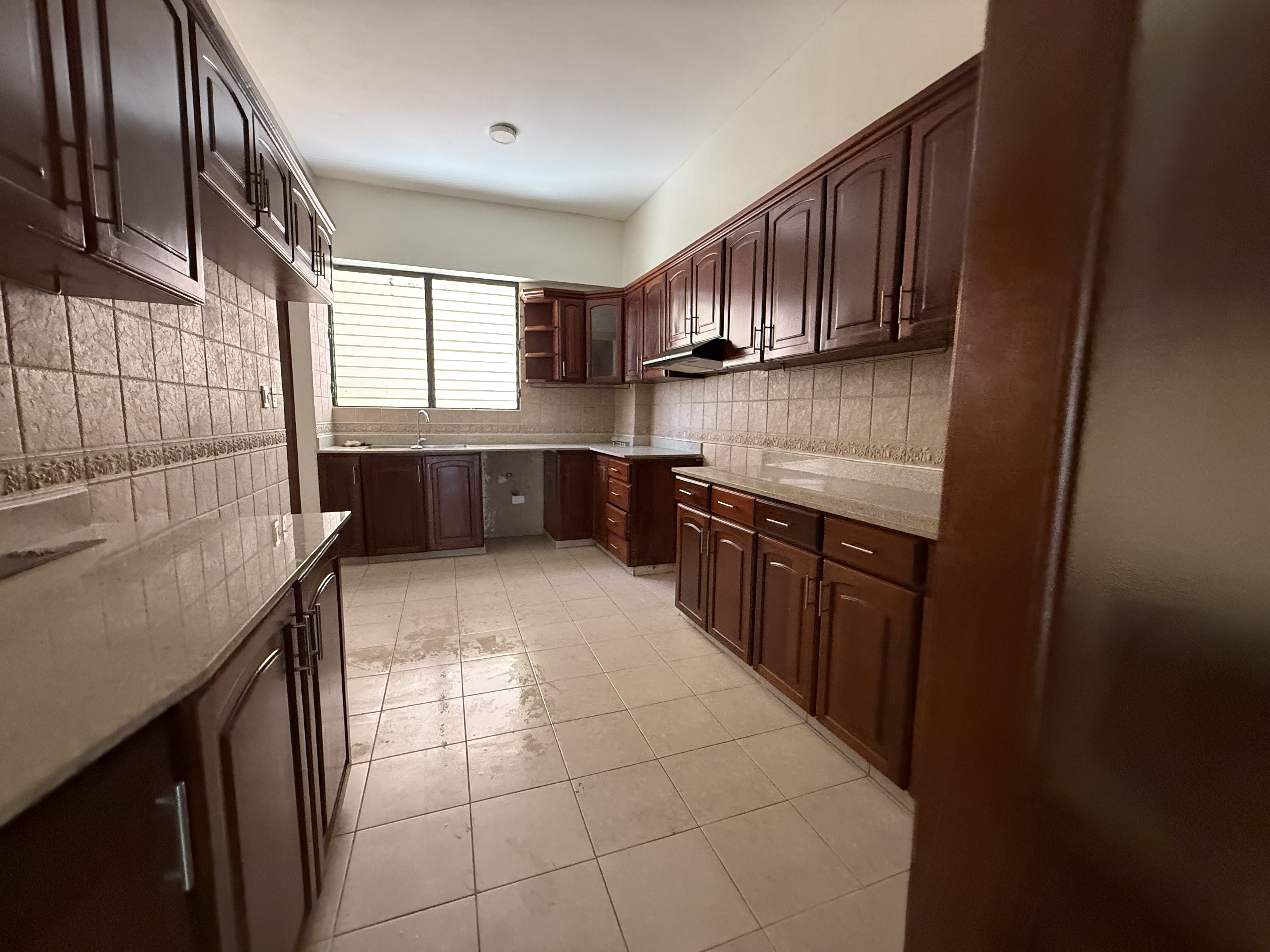 apartamentos - Alquiló Evaristo morales piso 4 tres hab con su ba 1