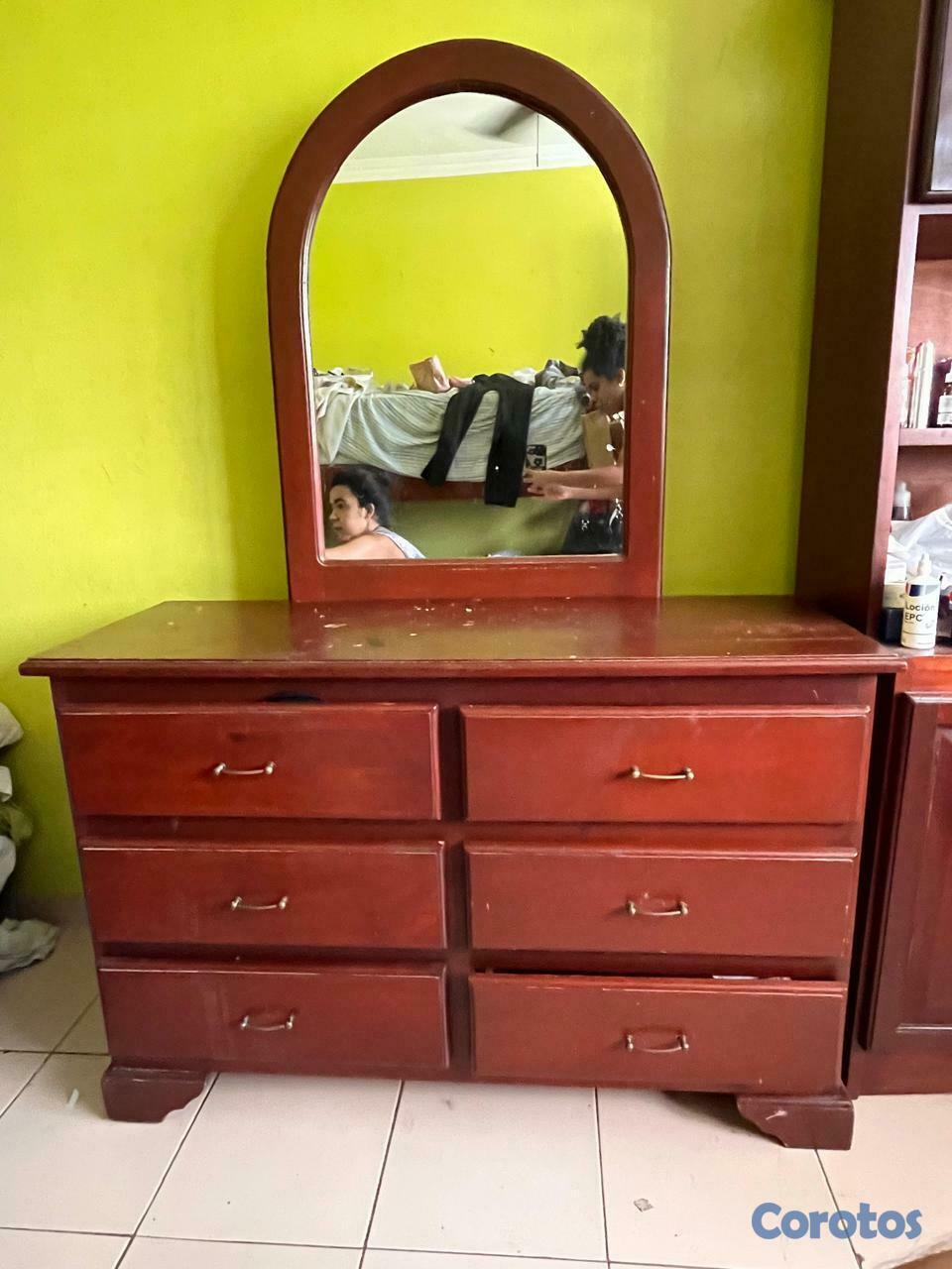 muebles y colchones - Coqueta de Madera con espejo - Santo Domingo  2