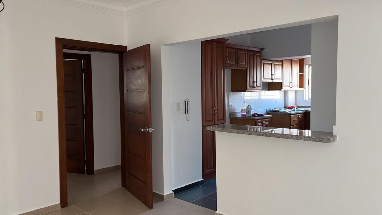 apartamentos - Vendo apto en Naco 
189.95 mts
Piso 5
3 Hab, principal w/c 
2 1/2 baños 
RD$13.5 3