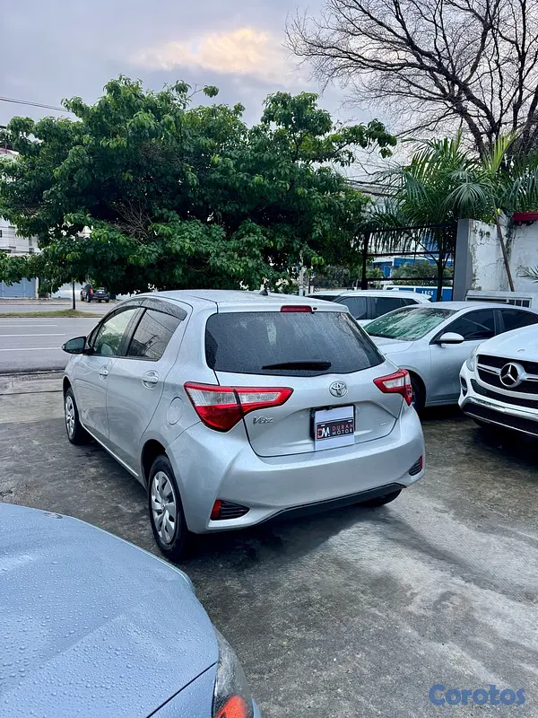 carros - Toyota Vitz FULL 4WD 2018 6