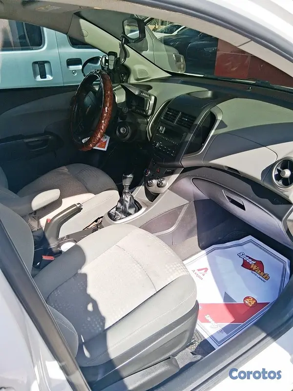 carros - Chevrolet Sonic LS Hatchback 2015 Mecanico  9