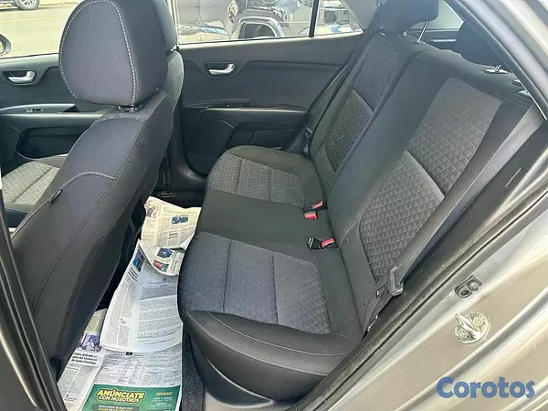 carros - Kia Rio S 2022 tipo hatchback 865,000 9