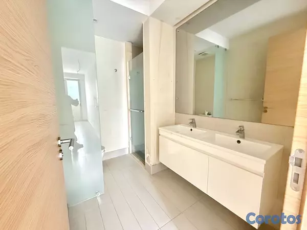 apartamentos - vendo Evaristo Morales tres habitaciones tres baños dos parqueos servicio  3