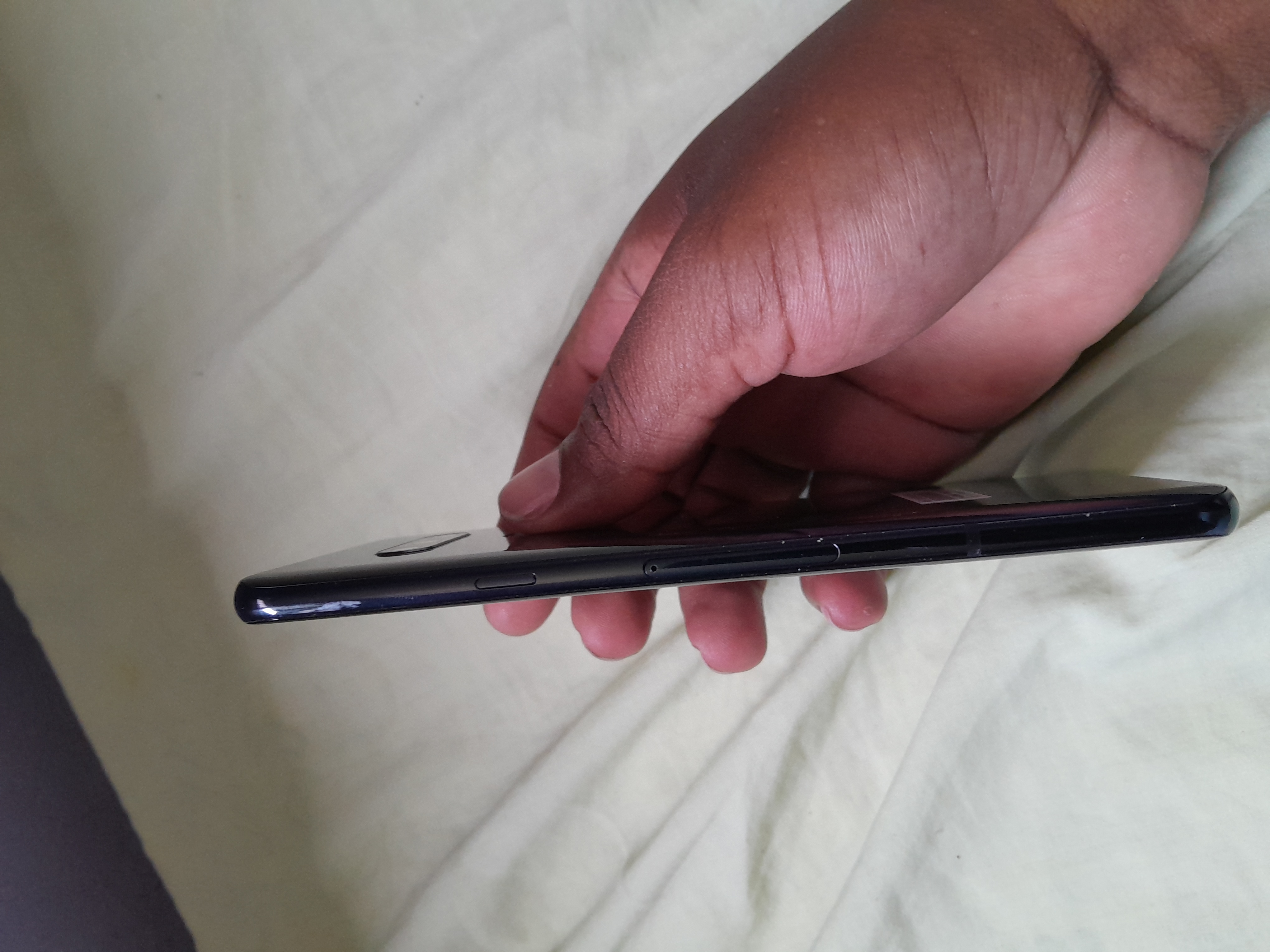 celulares y tabletas - Vendo LG V40 en excelentes condiciones, lo vendo porqué no lo estoy usando. 3
