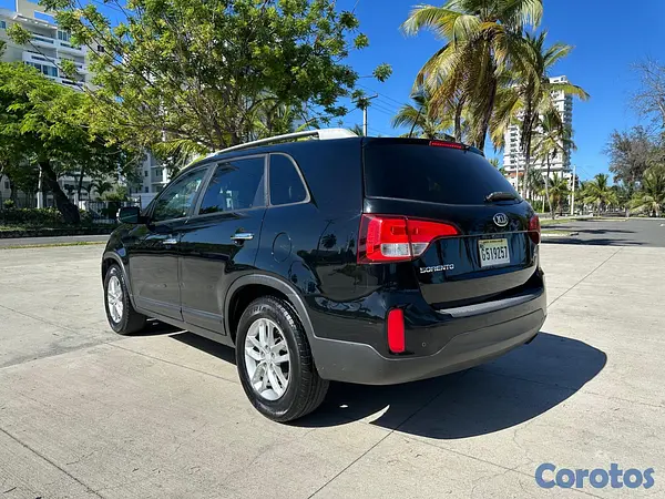jeepetas y camionetas - KIA SORENTO LX  AÑO 2015  MOTOR 2.5 4 Cil. 3 FILAS 9
