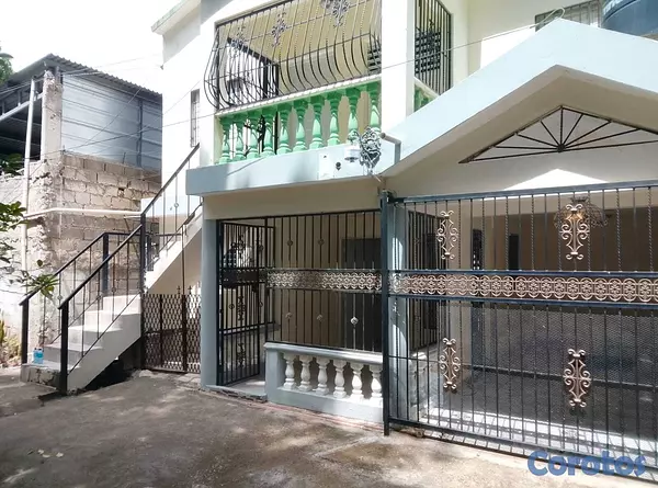 casas - Casa de 2 Niveles en Venta, Santiago 1