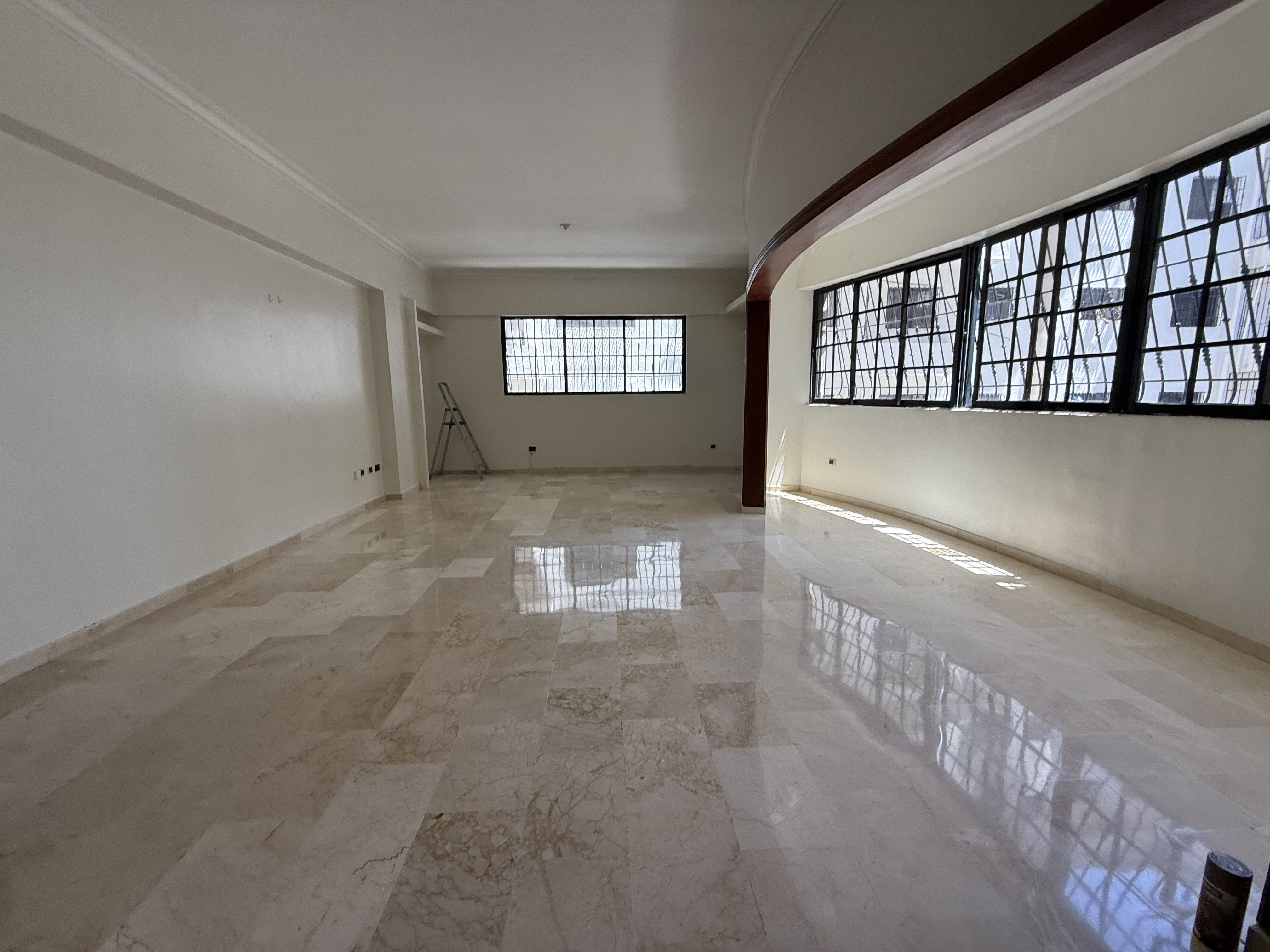 apartamentos - Alquiló Evaristo morales piso 4 tres hab con su ba 2