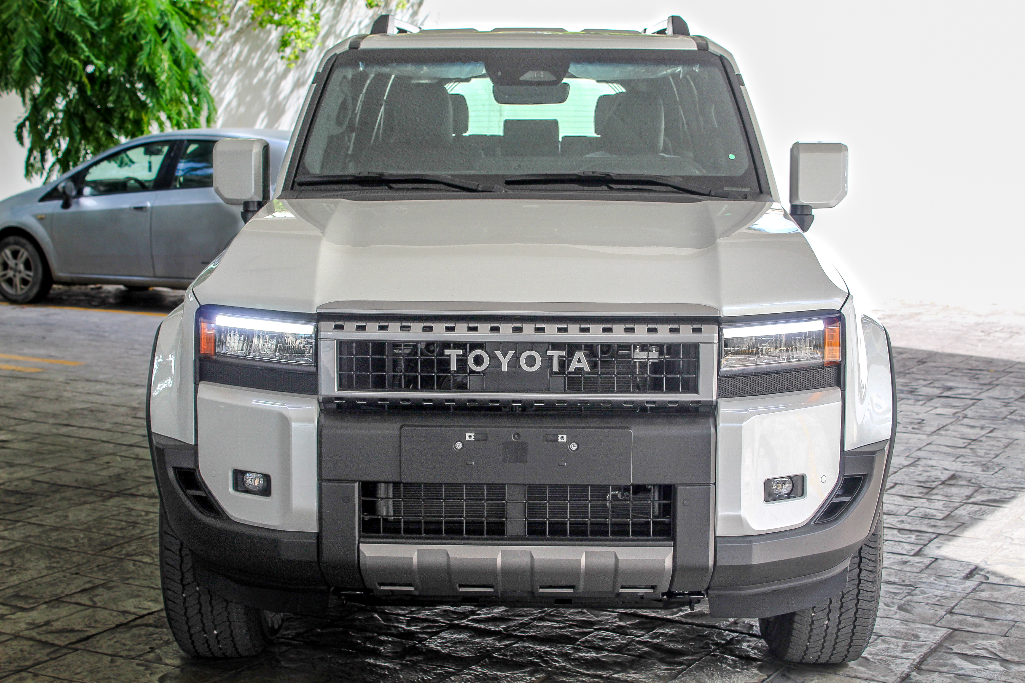 jeepetas y camionetas - Toyota Land Cruiser Prado Al Rounder 2025 4