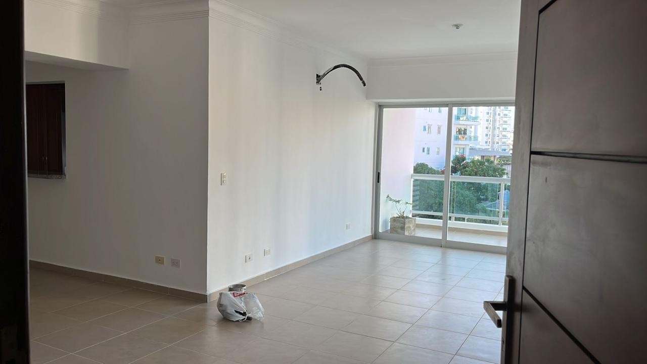 apartamentos - Vendo apto en Naco 
189.95 mts
Piso 5
3 Hab, principal w/c 
2 1/2 baños 
RD$13.5 4