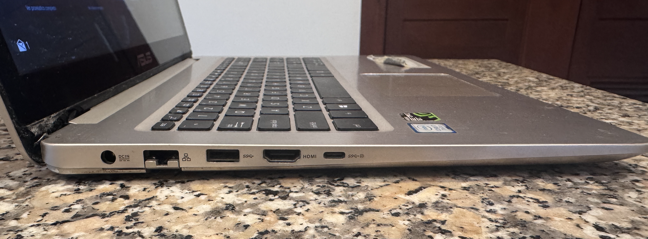 computadoras y laptops - Laptop Asus VivoBook Pro 15 3