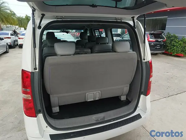 jeepetas y camionetas - 2020 Hyundai Starex Diesel  3