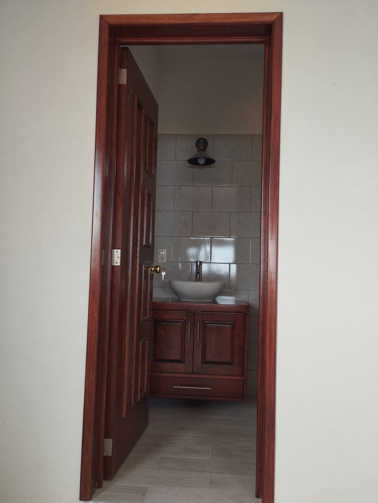 muebles y colchones - Puerta de baño 