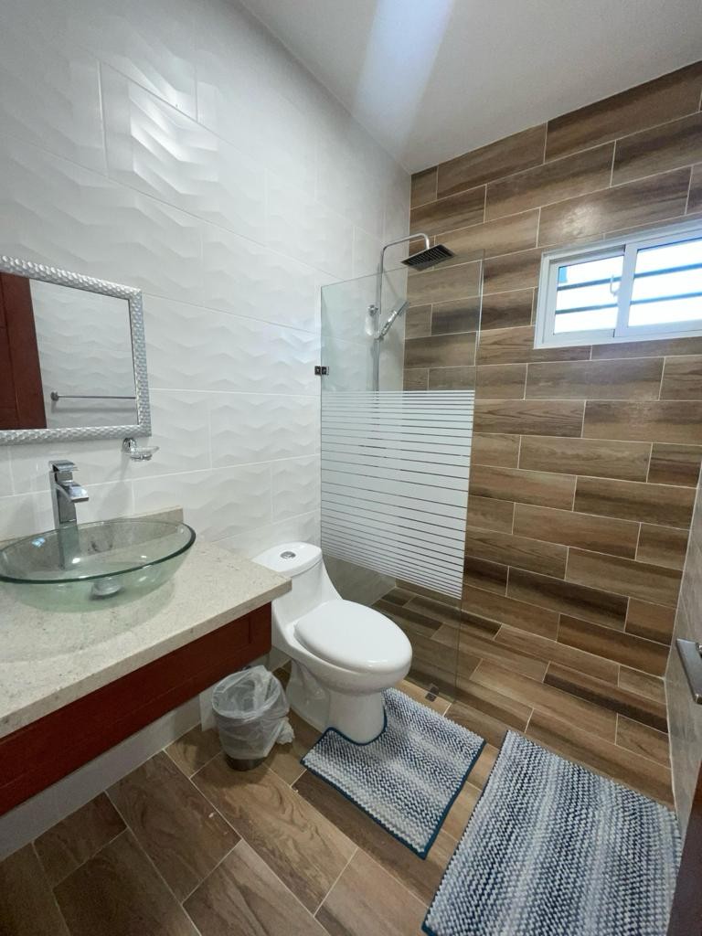 casas - Casa en Venta en la Romana. 200m2 de solar.

  8