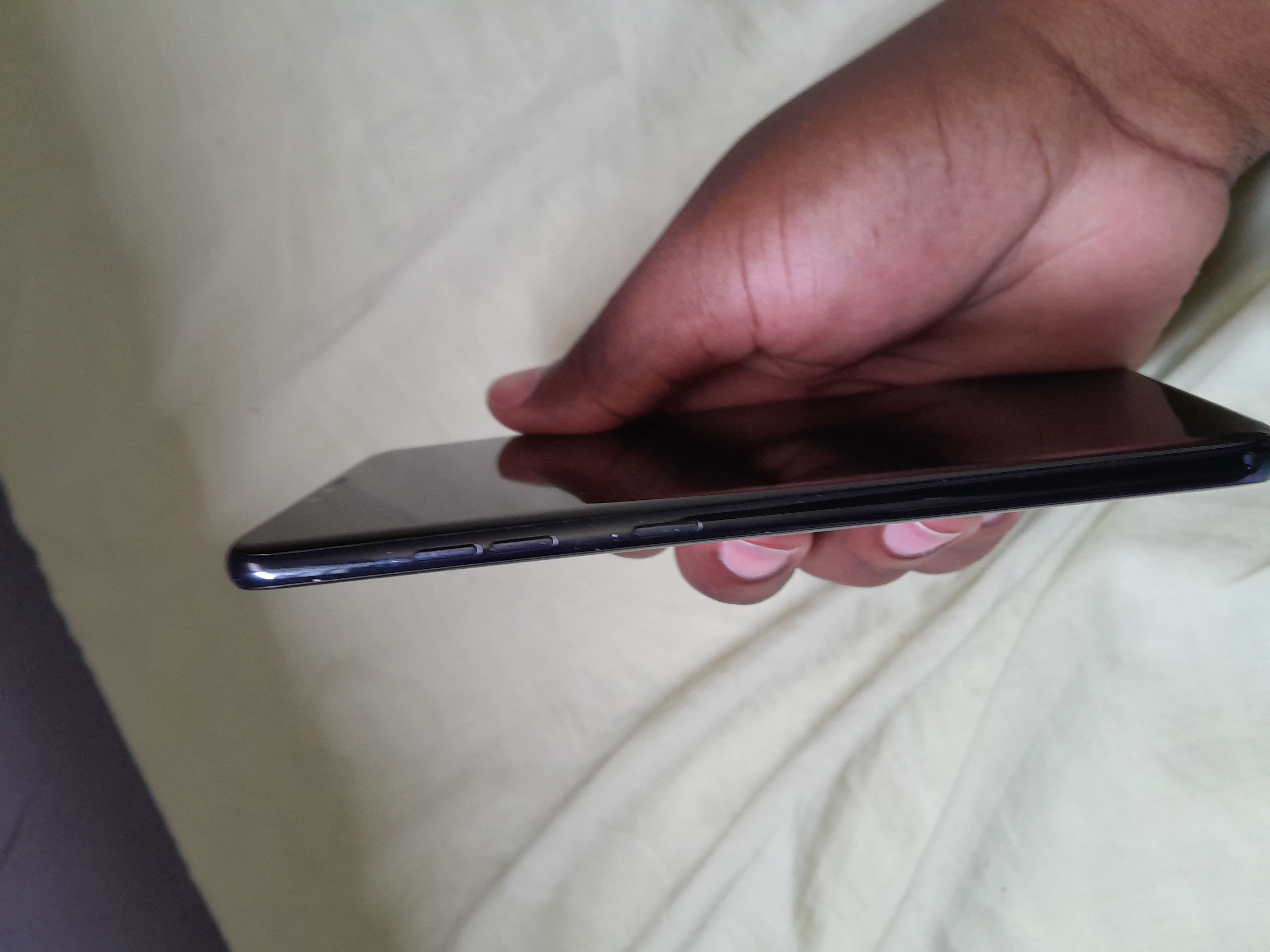 celulares y tabletas - Vendo LG V40 en excelentes condiciones, lo vendo porqué no lo estoy usando. 4