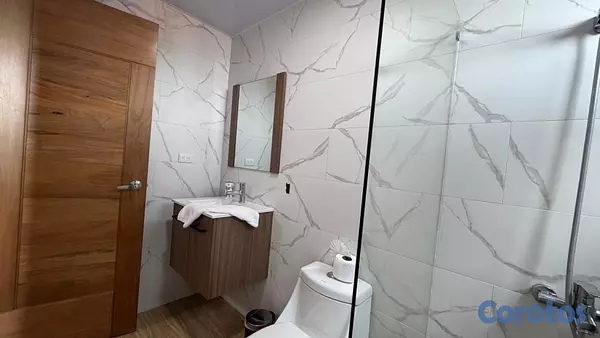 apartamentos - vendo independencia klm 7 tercer nivel tres habitaciones 2.5 baños parqueo balc 8