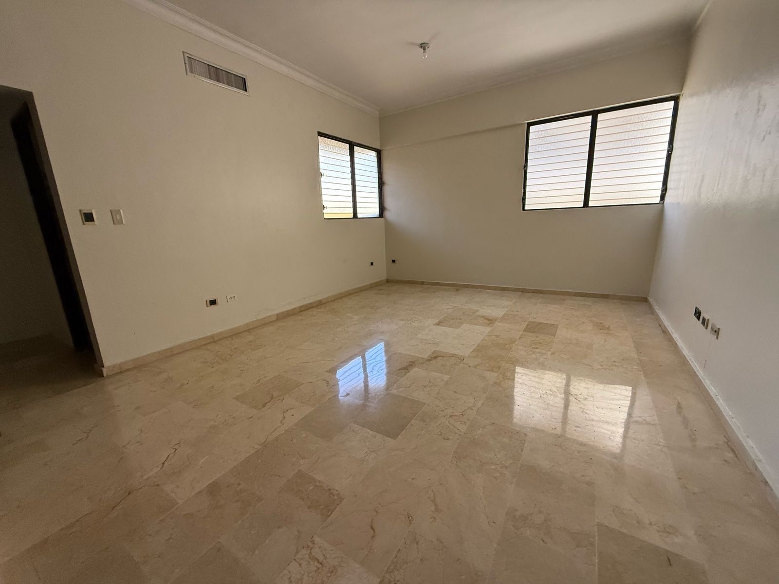 apartamentos - Alquiló Evaristo morales piso 4 tres hab con su ba 5