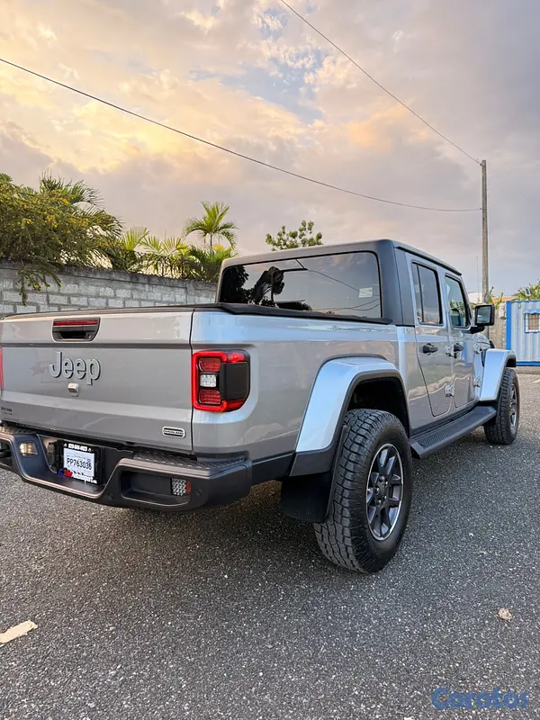jeepetas y camionetas - Jeep overland 2020 recién importado  4