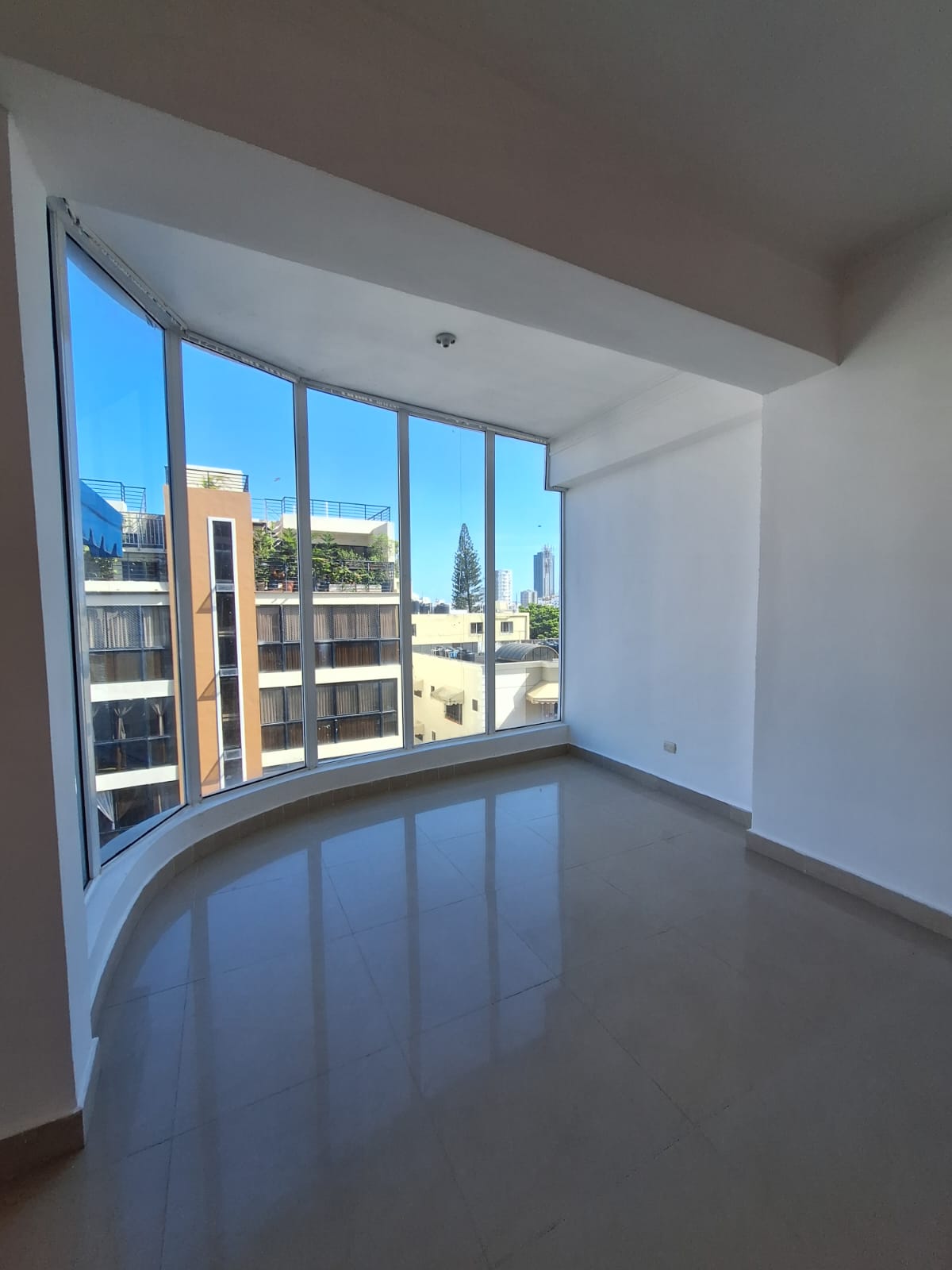 apartamentos - Rento Apartamento Sin Amueblar Ascensor Planta 4