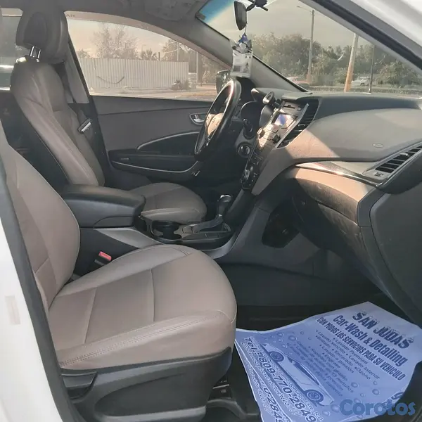 jeepetas y camionetas - Hyundai Santa Fe año 2016 4