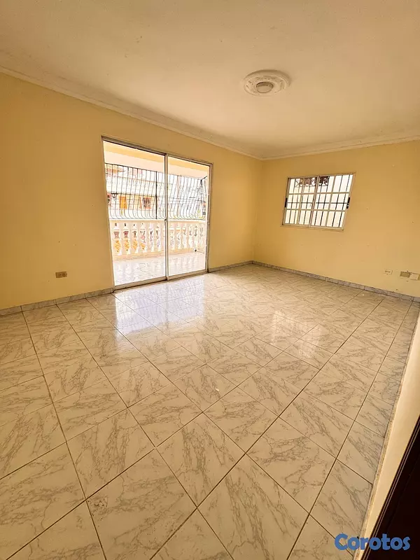 casas - venta de casa en la autopista de san isidro con 4 parqueos Santo Domingo este  3