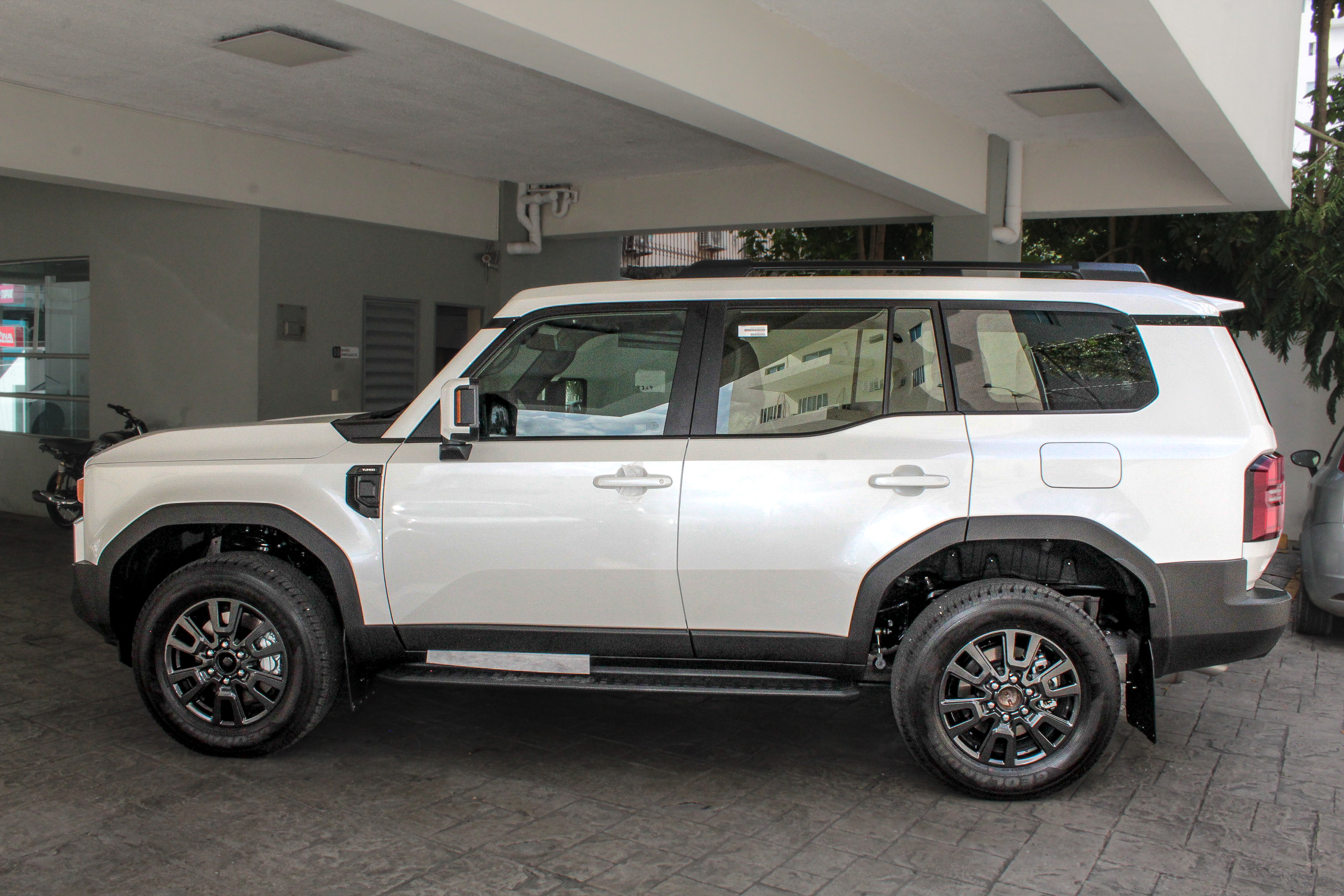 jeepetas y camionetas - Toyota Land Cruiser Prado Al Rounder 2025 5