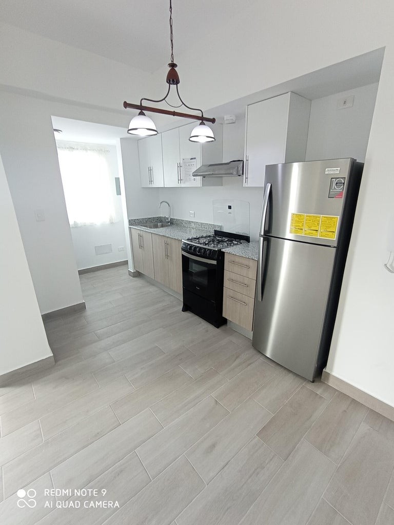 apartamentos - Apartamento con linea blanca en Evaristo Morales de Una Habitación. 3