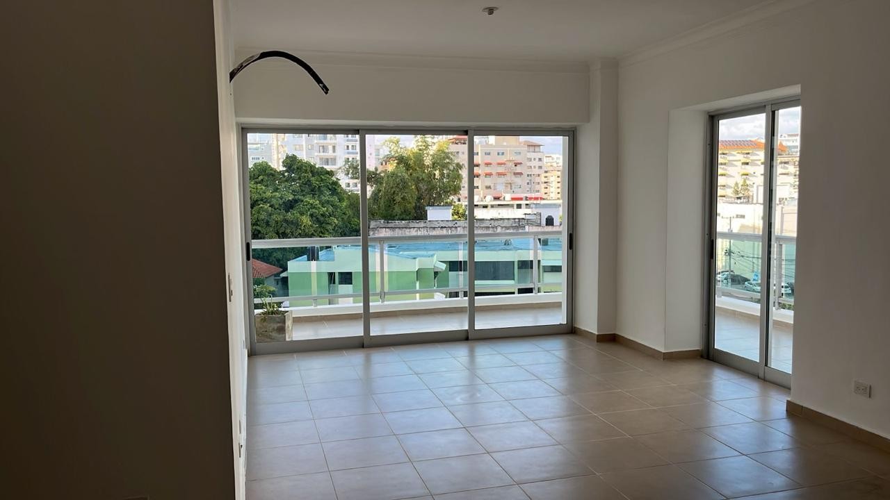 apartamentos - Vendo apto en Naco 
189.95 mts
Piso 5
3 Hab, principal w/c 
2 1/2 baños 
RD$13.5 5