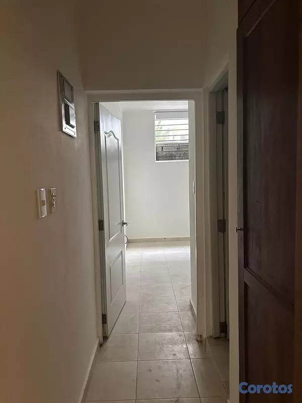 apartamentos - vendo Quisqueya primer nivel ideal para inversión una habitación parqueo baño  6