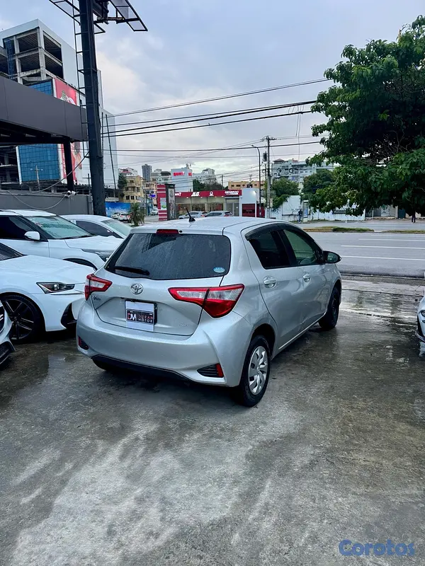 carros - Toyota Vitz FULL 4WD 2018 8