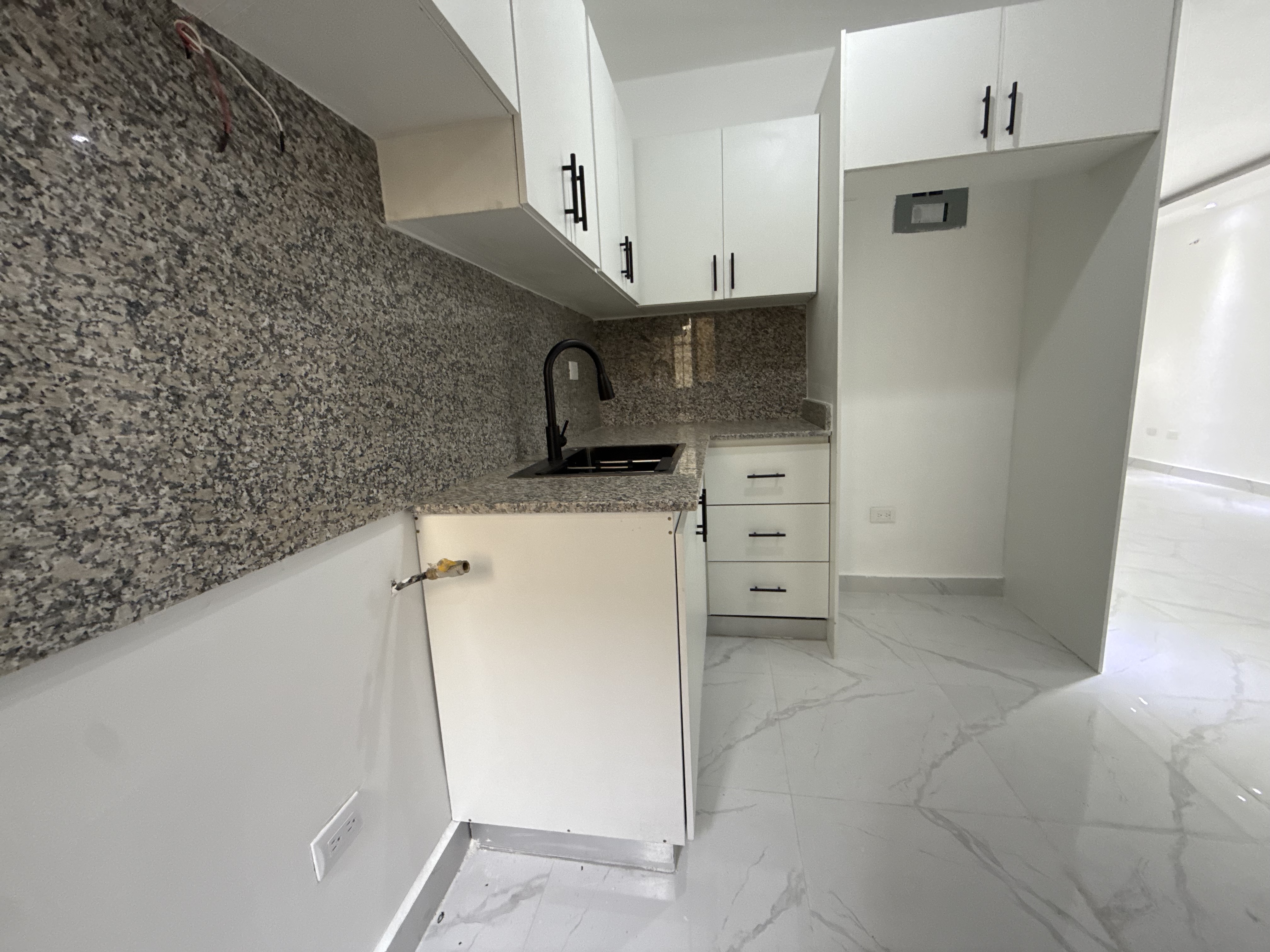 apartamentos - Vendo independencia klm 7 primer nivel 70 mtrs una 5