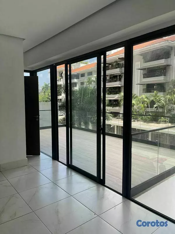 apartamentos - Apartamento en 2do nivel con terraza en Piantini  4