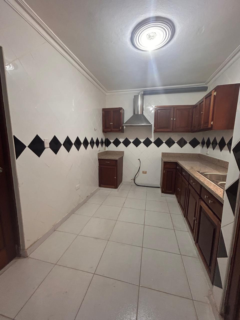 apartamentos - Apartamento en Alquiler en Evaristo Morales 3H, 2B, 2P, 1re Nivel 8