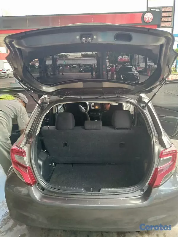 carros - Toyota Vitz 2017  7